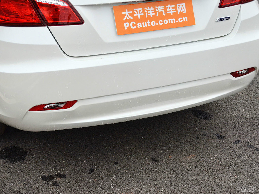 珍珠白逸動車尾外觀圖片