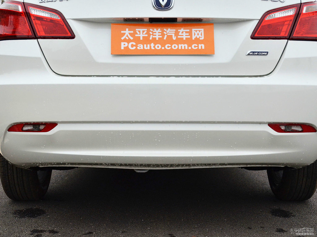 珍珠白逸動車尾外觀圖片
