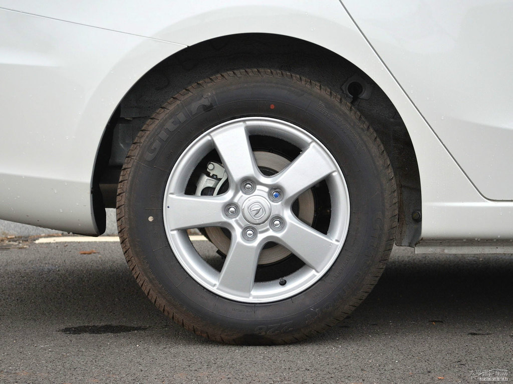 珍珠白逸動(dòng)車身外觀圖片