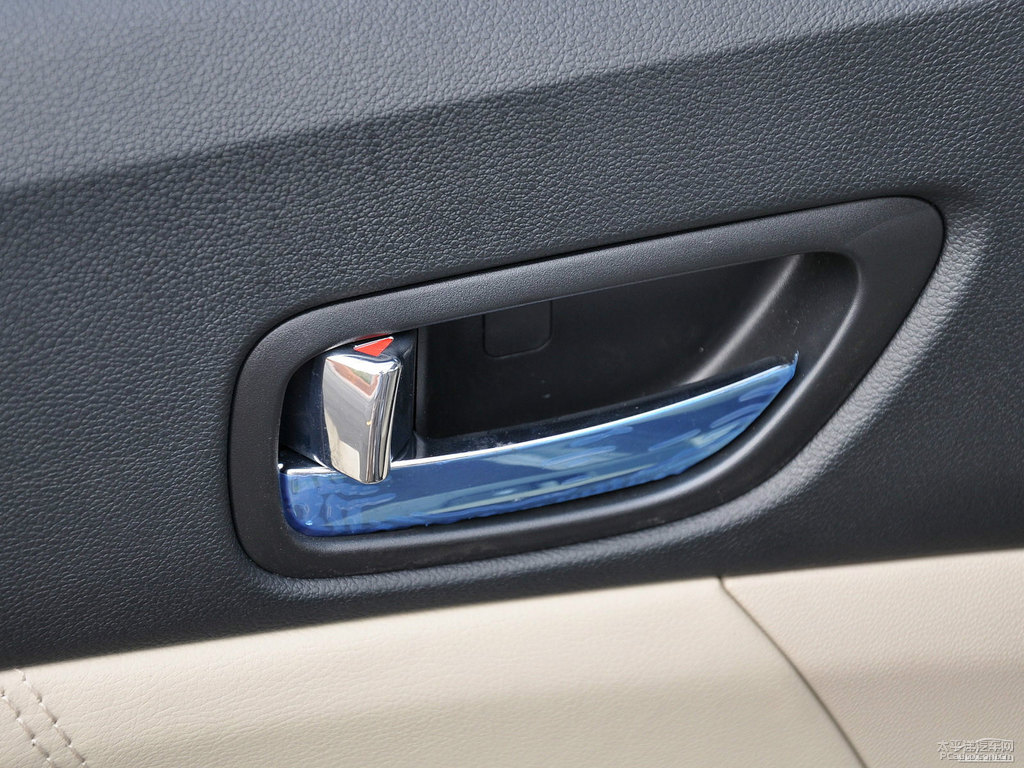 珍珠白逸動車廂內(nèi)飾圖片