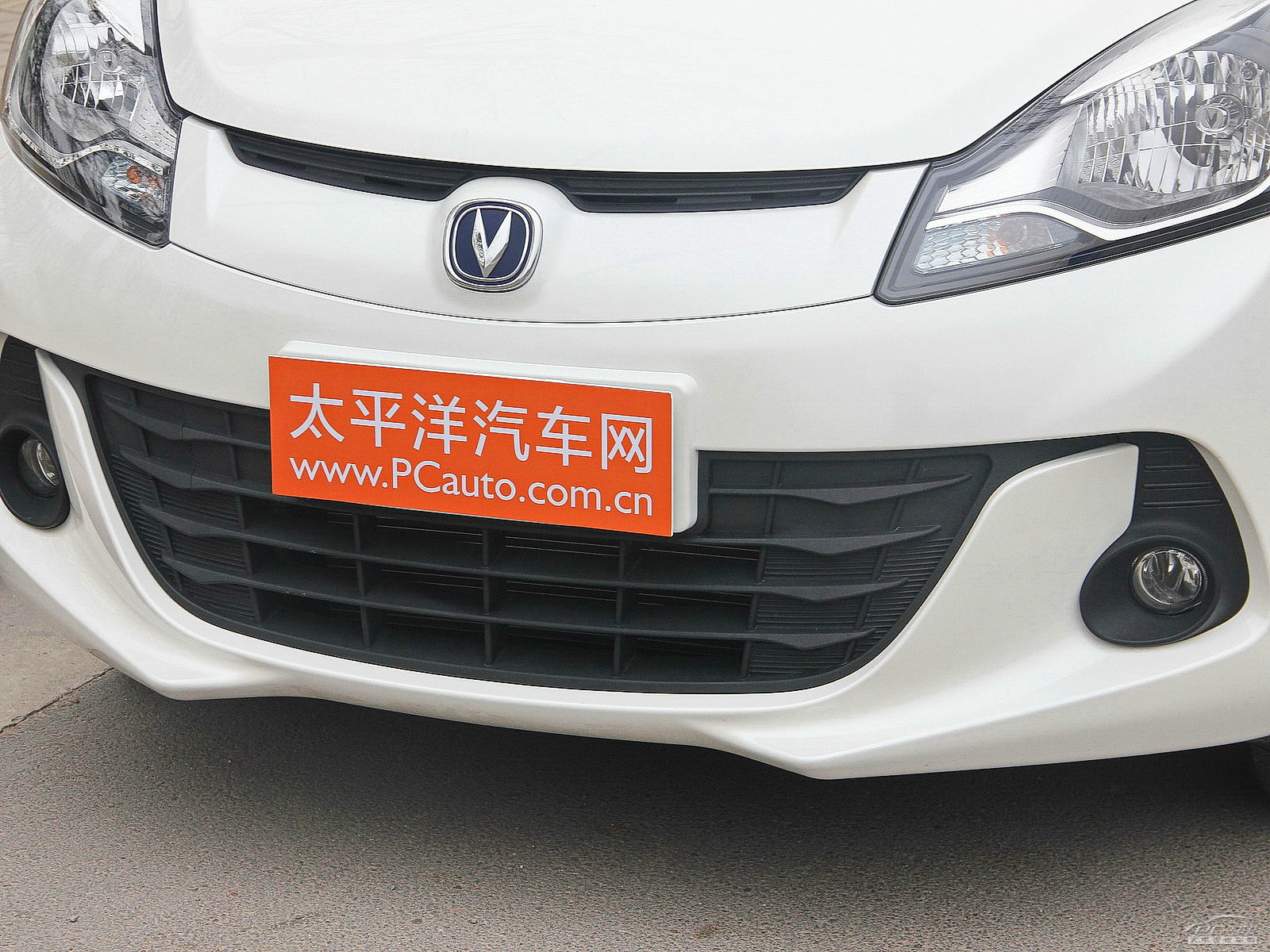 奔奔外觀高清大圖