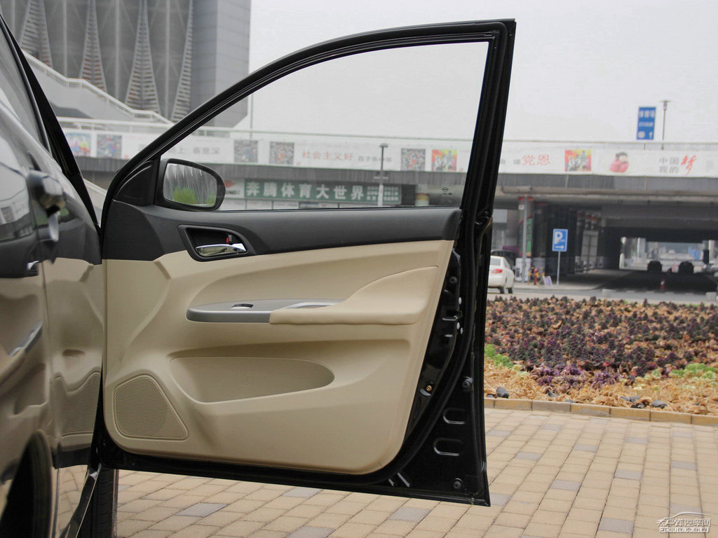 德蘭黑比亞迪F3車廂內(nèi)飾圖片