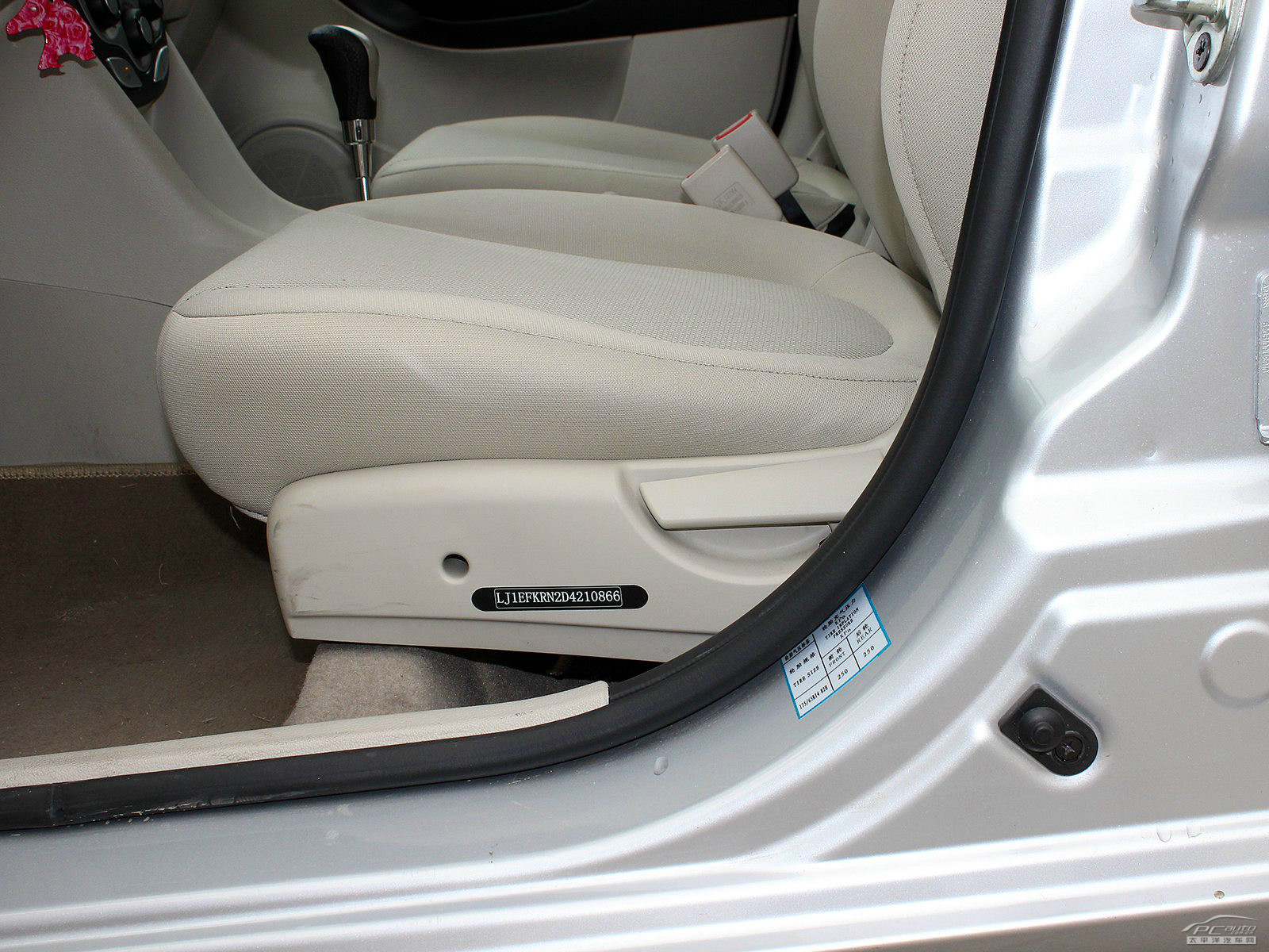 江淮iEV內(nèi)飾高清大圖