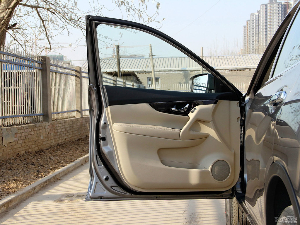 翡麗灰奇駿車廂內(nèi)飾圖片