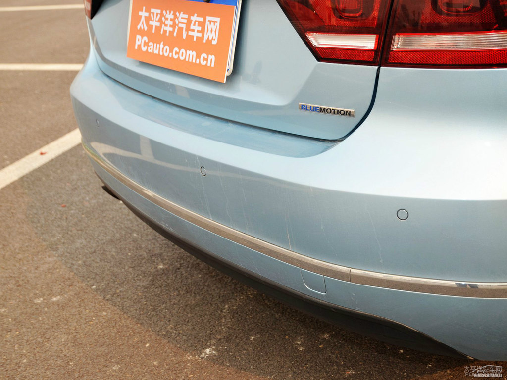 智藍帕薩特車尾外觀圖片