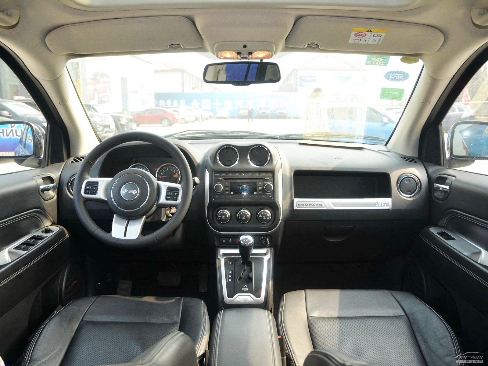 指南者(進(jìn)口)內(nèi)飾高清大圖