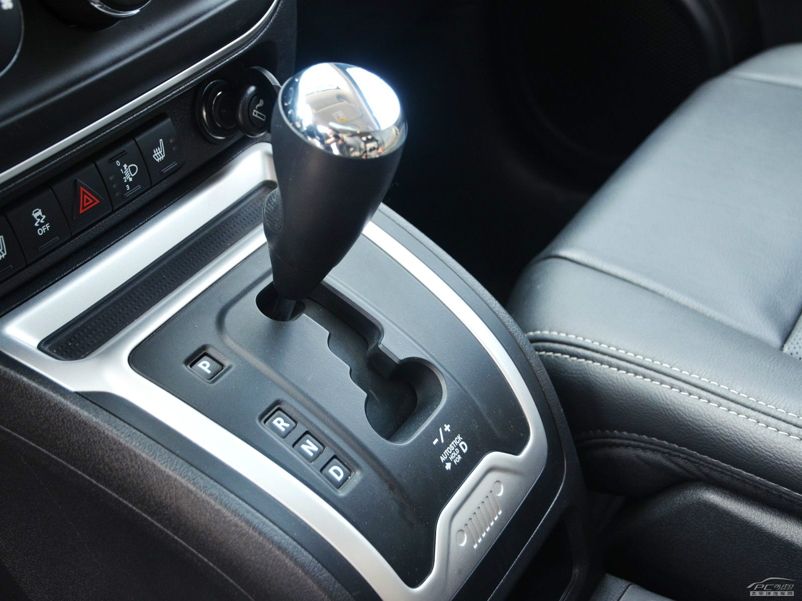 指南者(進口)內(nèi)飾高清大圖