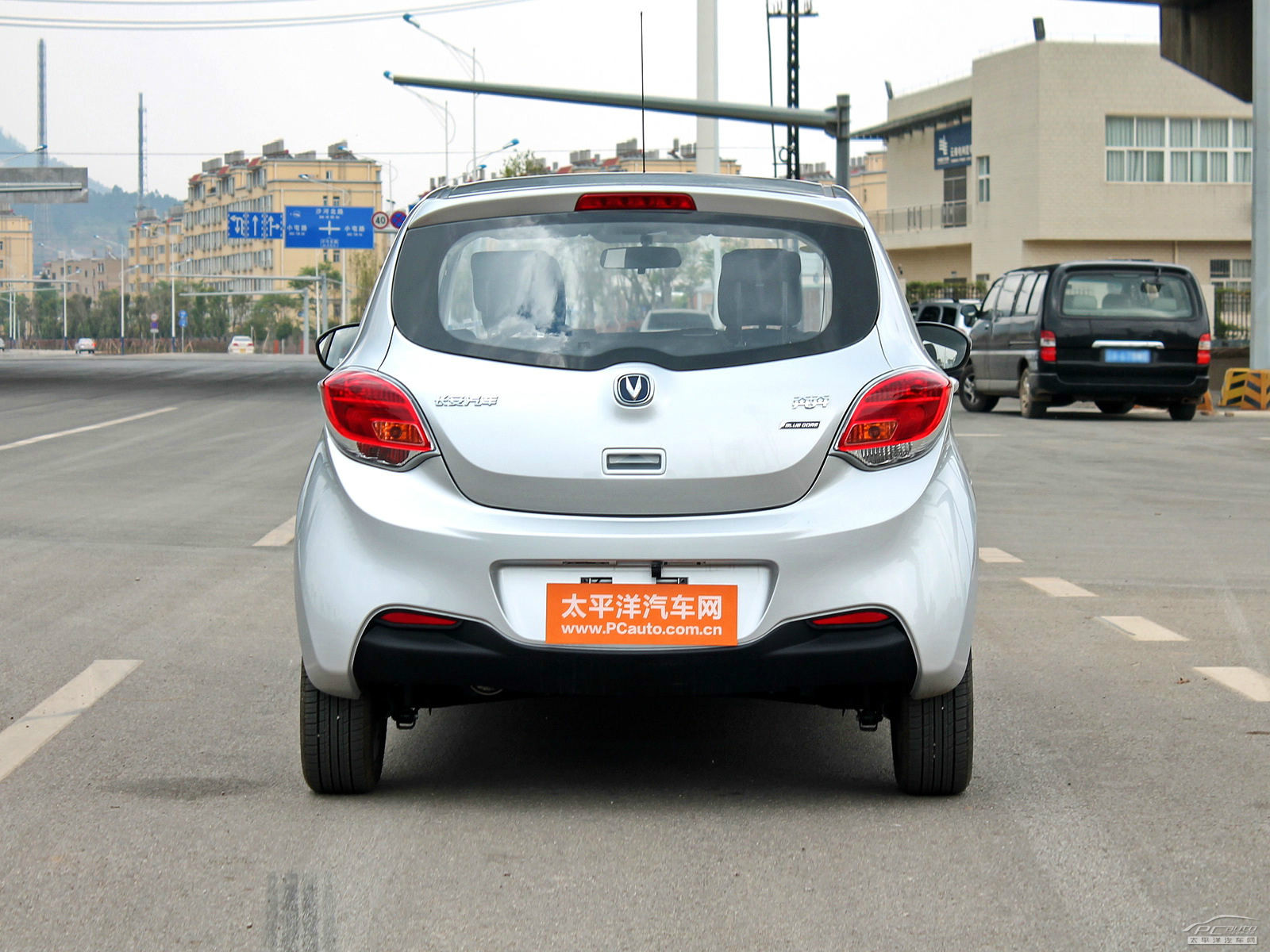 奔奔外觀(guān)高清大圖