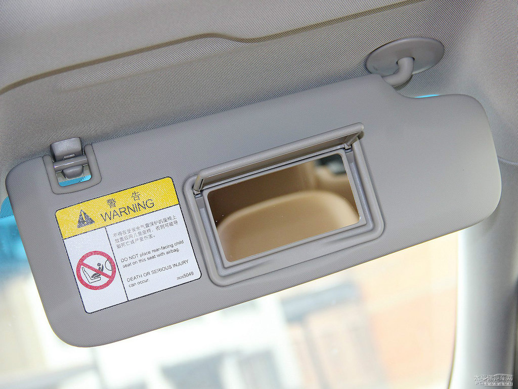 鋼琴黑英朗車廂內(nèi)飾圖片
