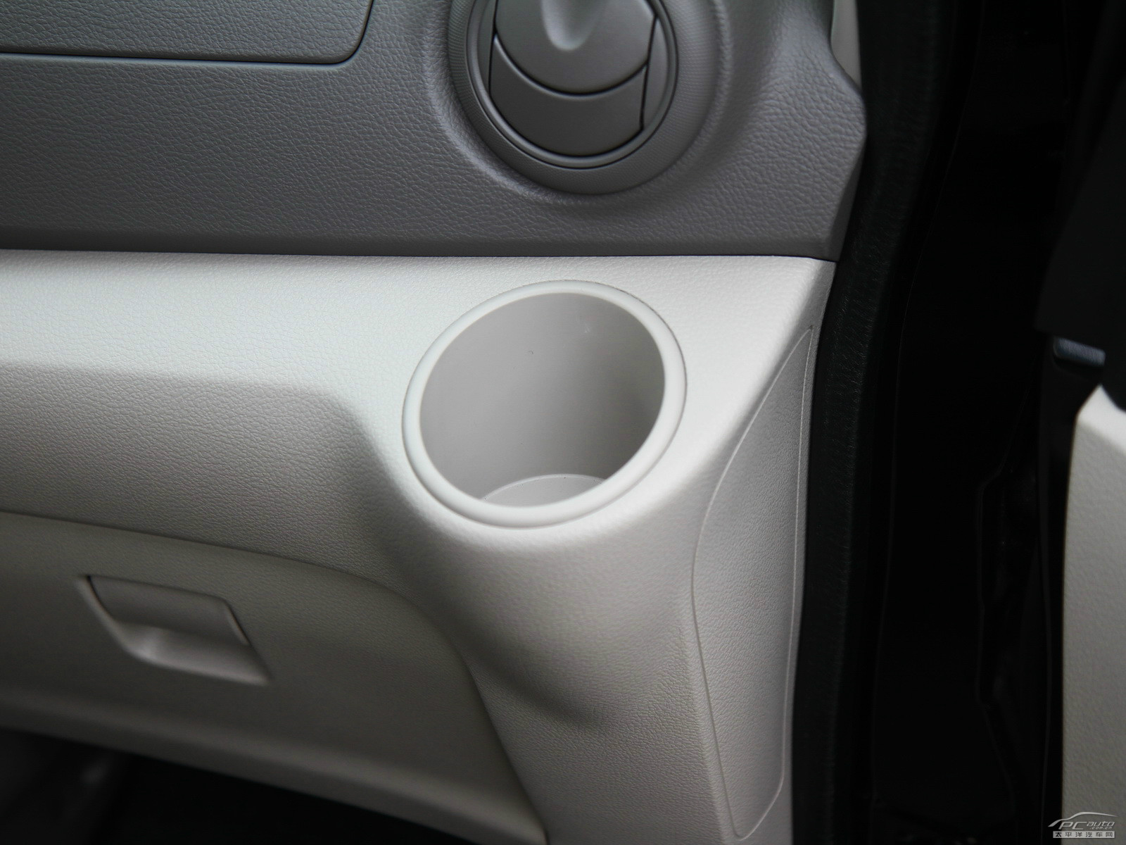 日產(chǎn)NV200空間高清大圖