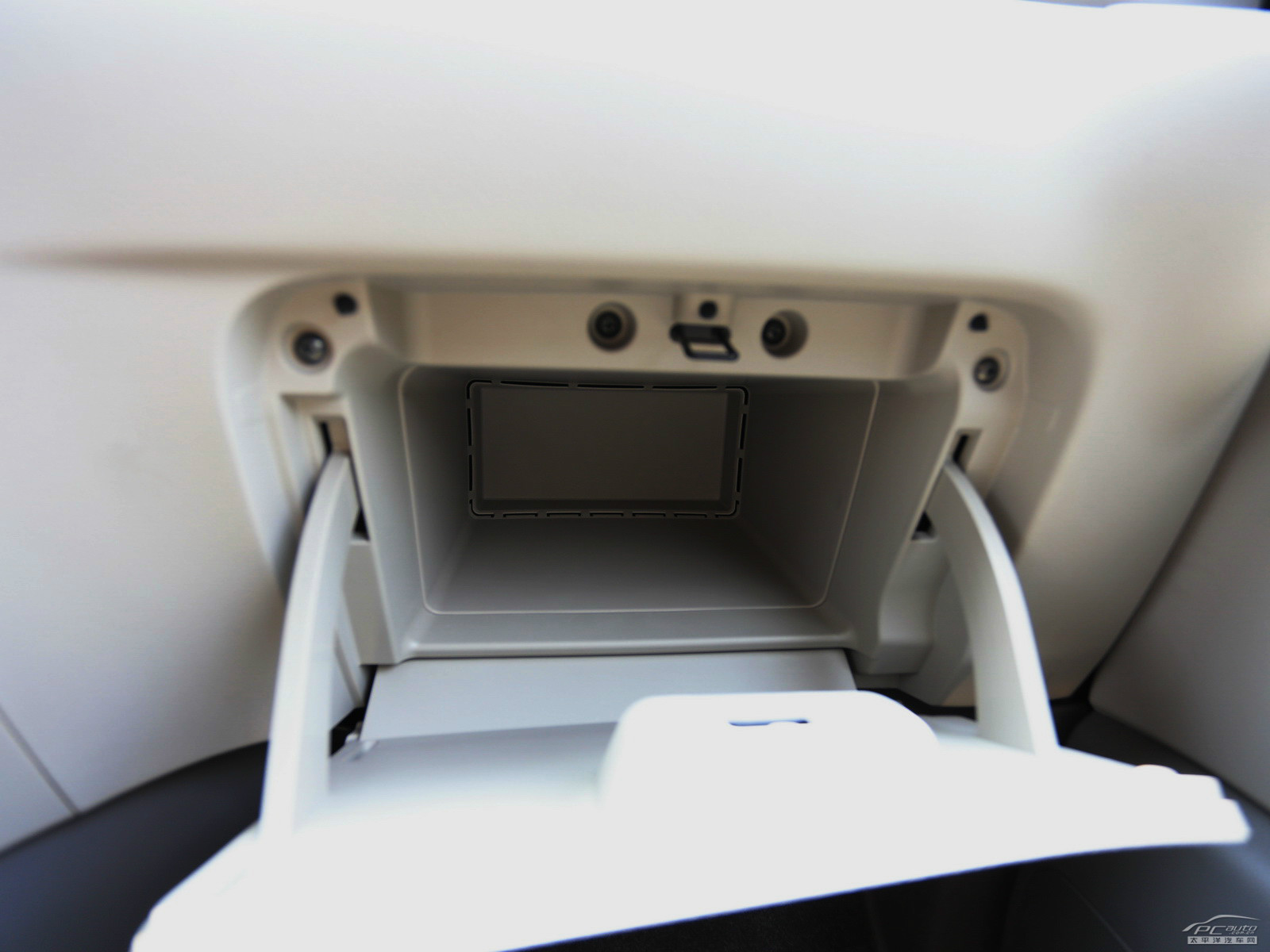 日產(chǎn)NV200空間高清大圖