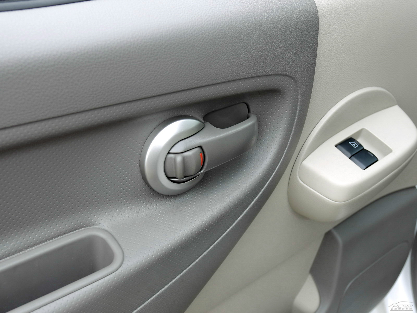 日產(chǎn)NV200內(nèi)飾高清大圖