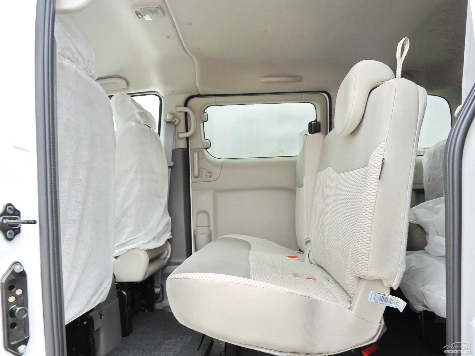 日產(chǎn)NV200空間高清大圖