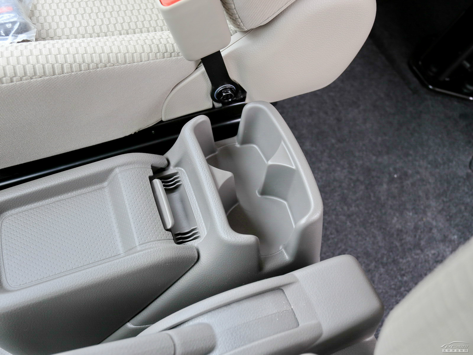 日產(chǎn)NV200空間高清大圖