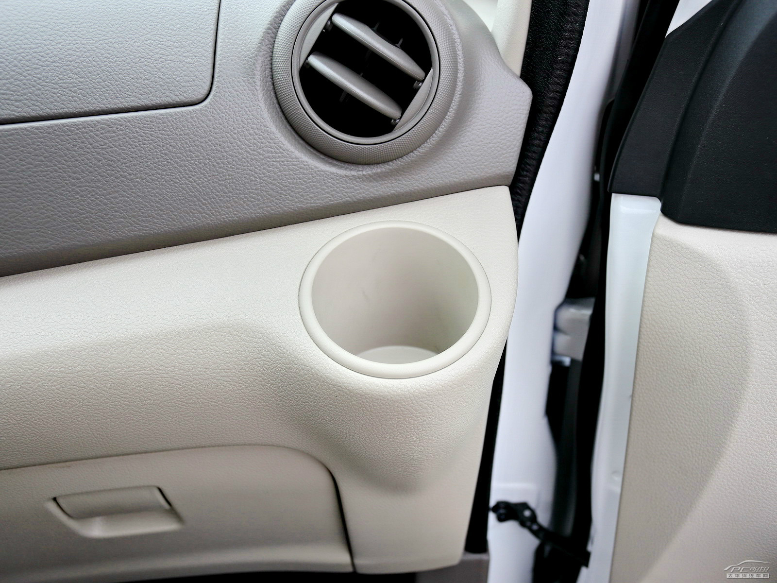 日產NV200空間高清大圖