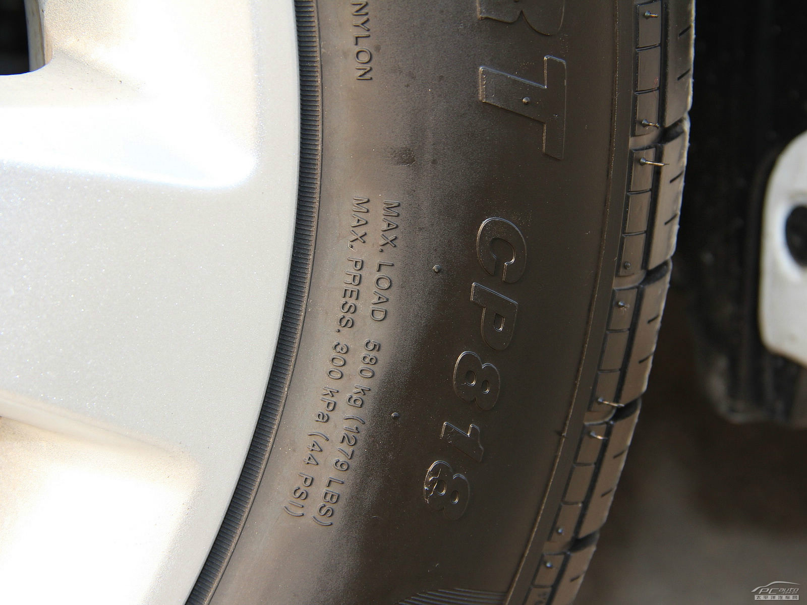 東風(fēng)風(fēng)神A60細(xì)節(jié)高清大圖