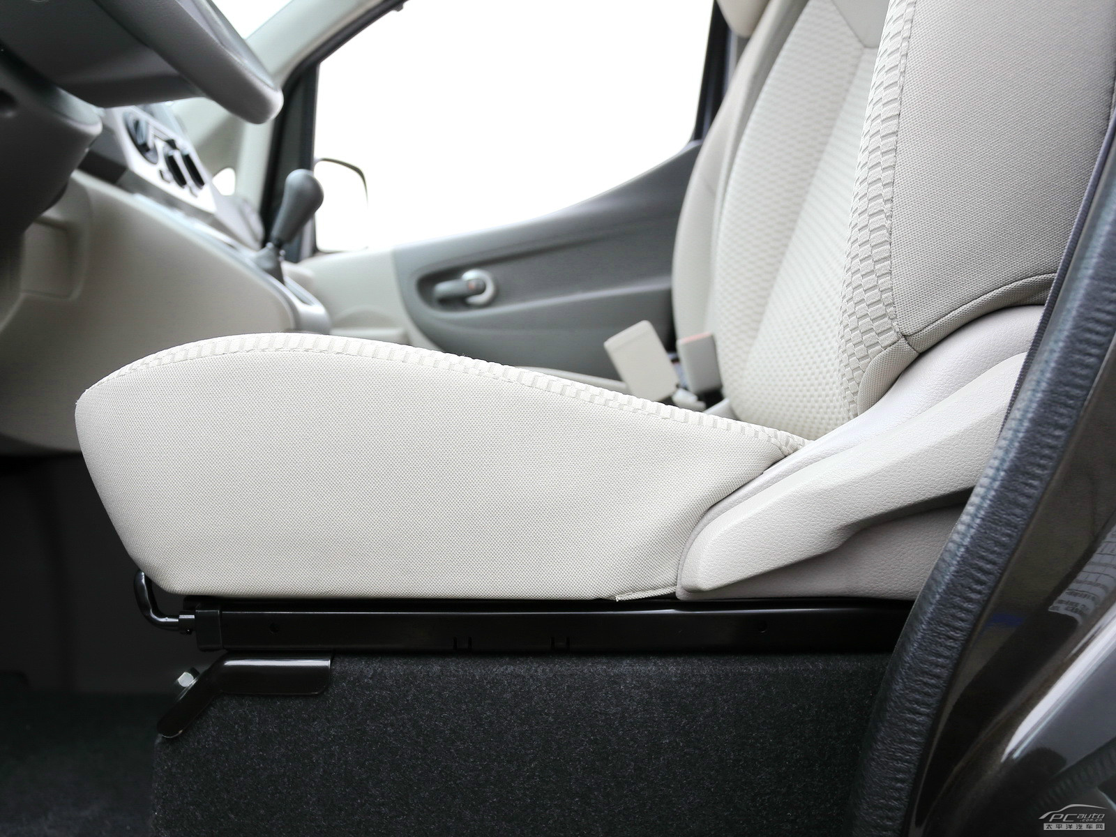 日產(chǎn)NV200內(nèi)飾高清大圖