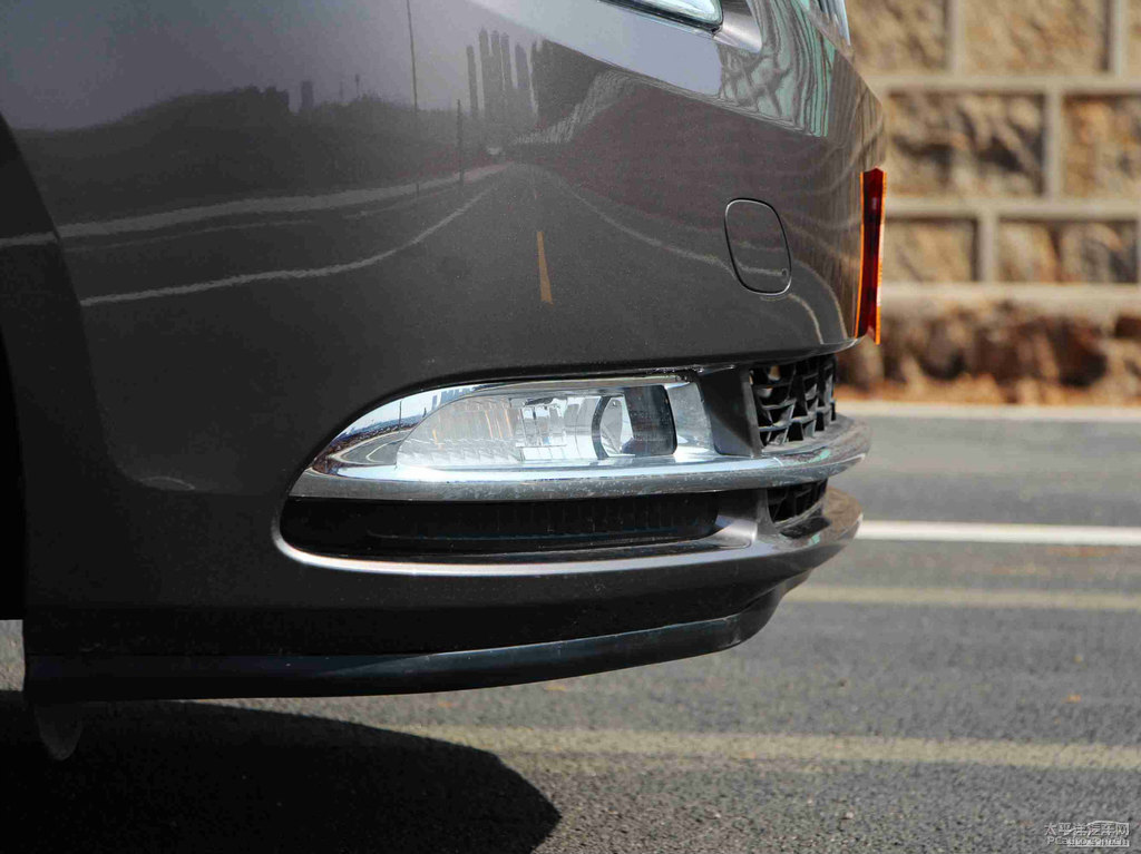 琥珀金別克GL8車頭外觀圖片