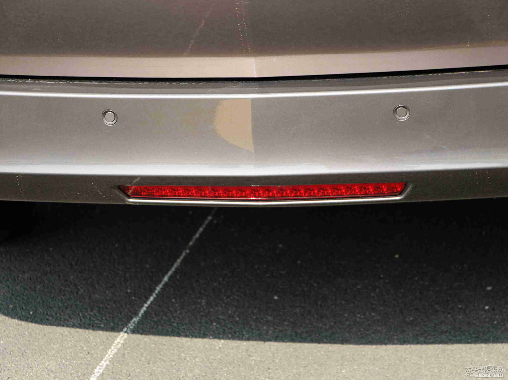 琥珀金別克GL8車尾外觀圖片
