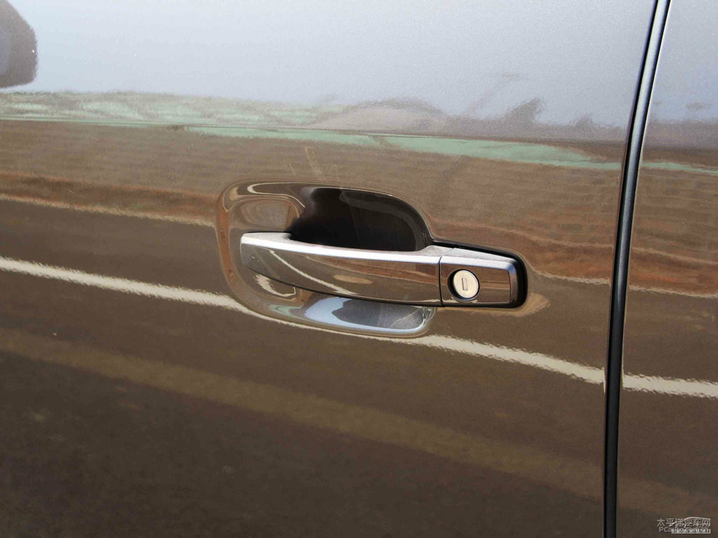 琥珀金別克GL8車身外觀圖片