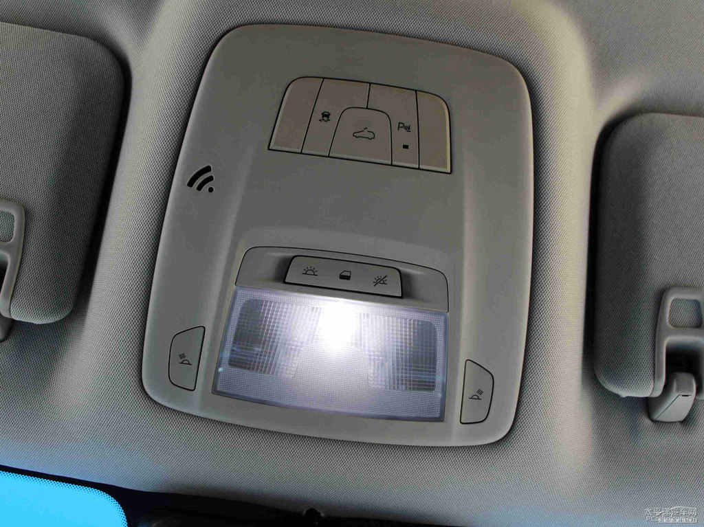 琥珀金別克GL8車廂內(nèi)飾圖片