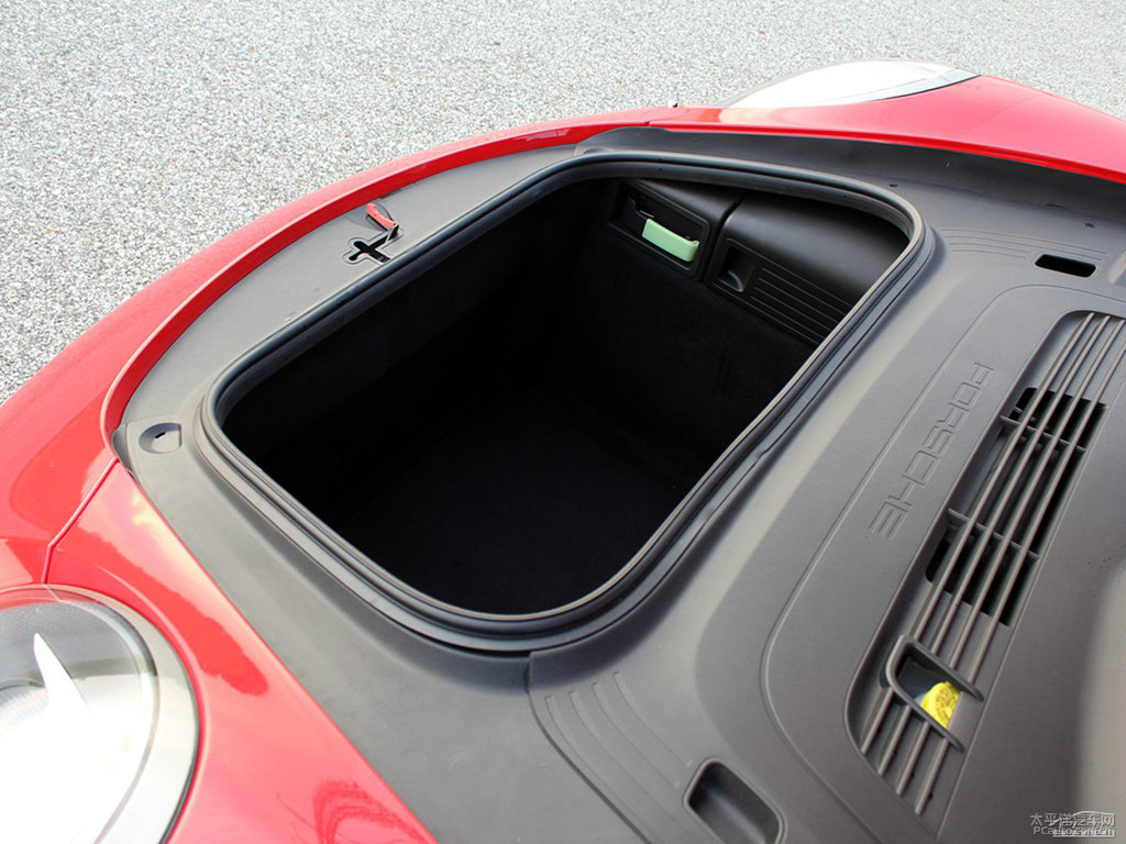 衛(wèi)紅保時捷911后備廂空間圖片
