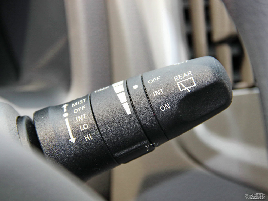 茉莉白日產(chǎn)NV200中控內(nèi)飾圖片