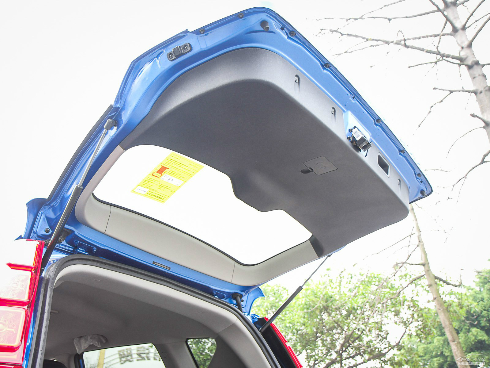 吉利GX7空間高清大圖