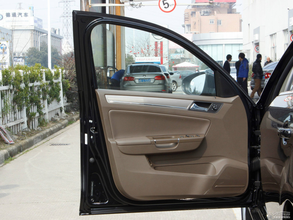 幻影黑寶來(lái)車廂內(nèi)飾圖片