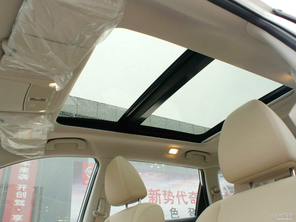 象牙白奇駿車廂內(nèi)飾圖片