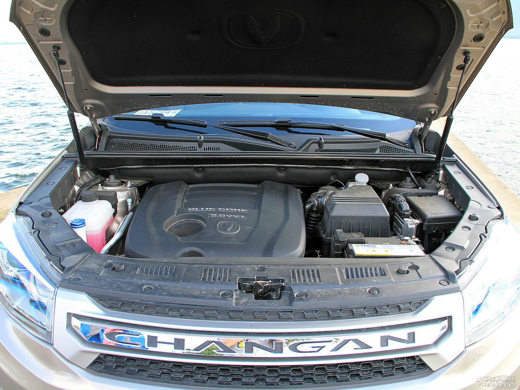 閃光水晶銀灰長(zhǎng)安CS75發(fā)動(dòng)機(jī)其它細(xì)節(jié)圖片