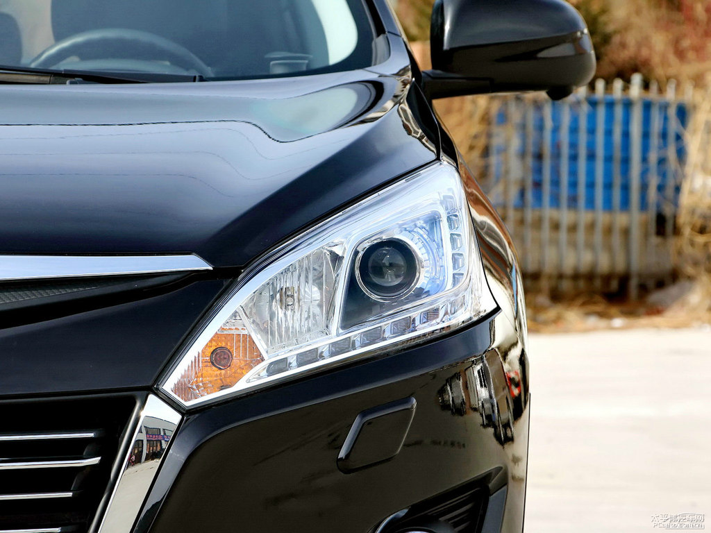 {ǽ݃(yu)6 SUV܇^^DƬ