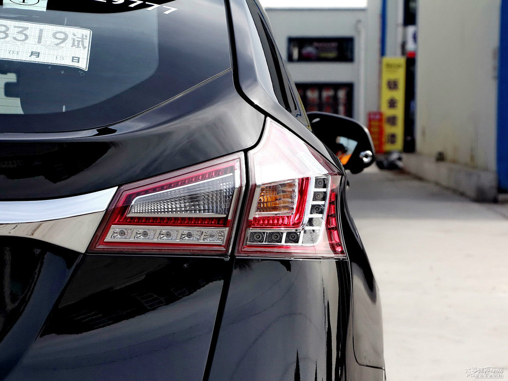 {ǽ݃(yu)6 SUV܇β^DƬ