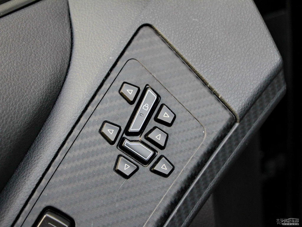 {ǽ݃(yu)6 SUV΃(ni)DƬ