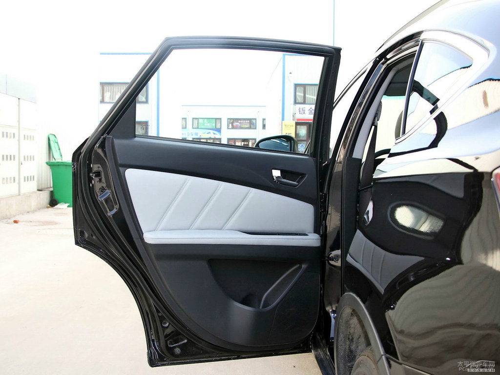 {ǽ݃(yu)6 SUV܇(ni)DƬ
