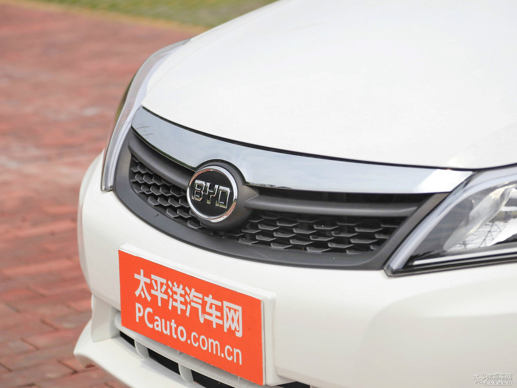 天山白比亞迪F3車頭外觀圖片