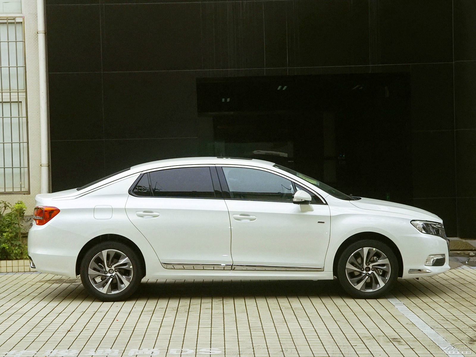 DS 5LS外觀高清大圖