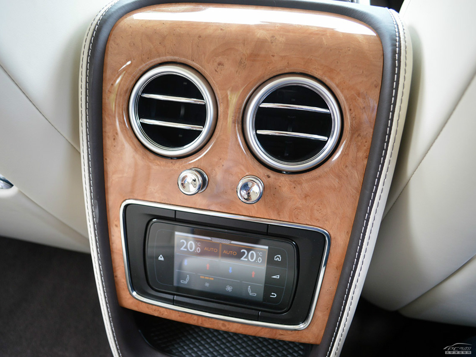 飛馳內(nèi)飾高清大圖