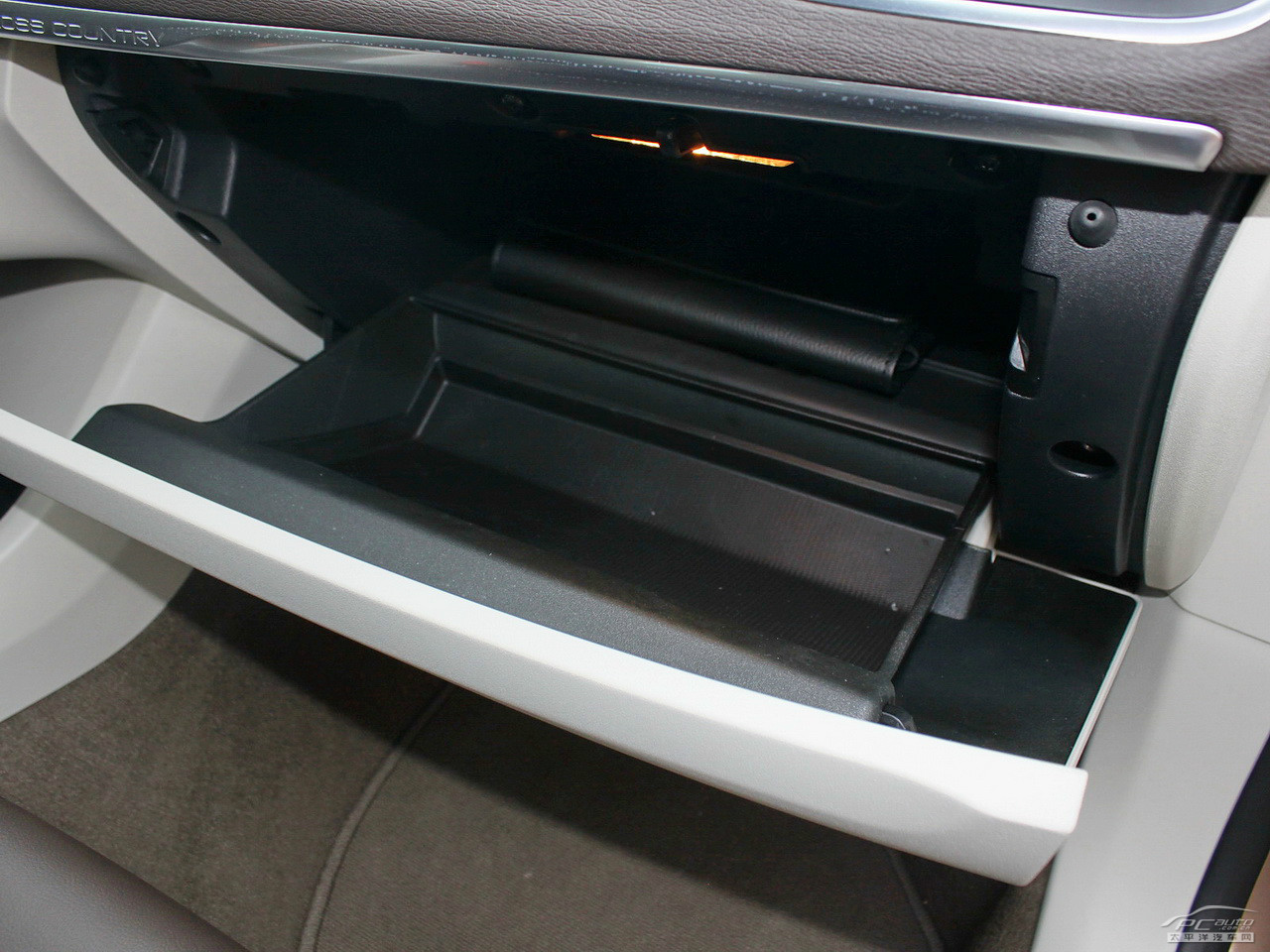 沃爾沃V40空間高清大圖