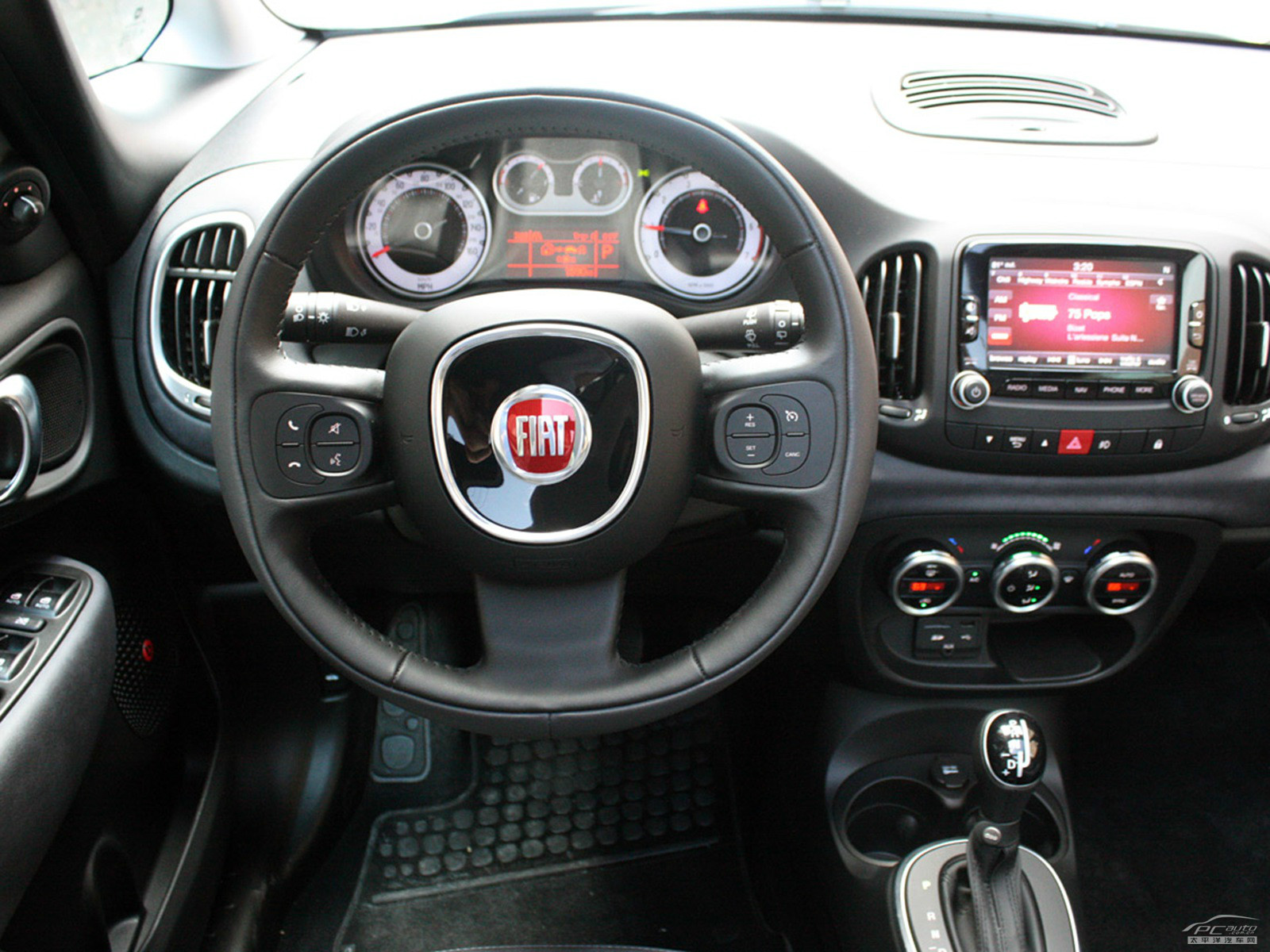 菲亞特500L內(nèi)飾高清大圖