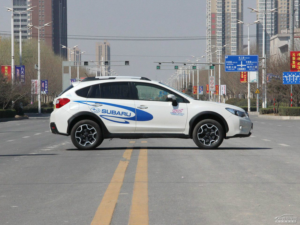 珍珠綢緞白斯巴魯XV整車外觀外觀圖片