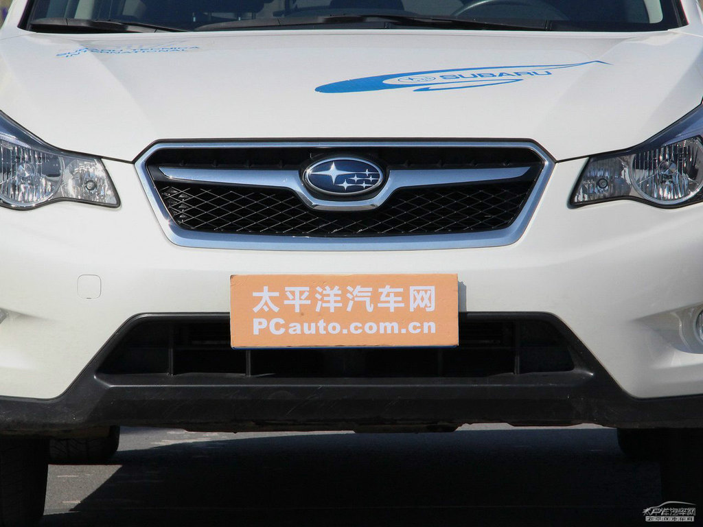 珍珠綢緞白斯巴魯XV車頭外觀圖片