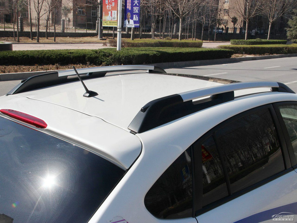 珍珠綢緞白斯巴魯XV車身外觀圖片