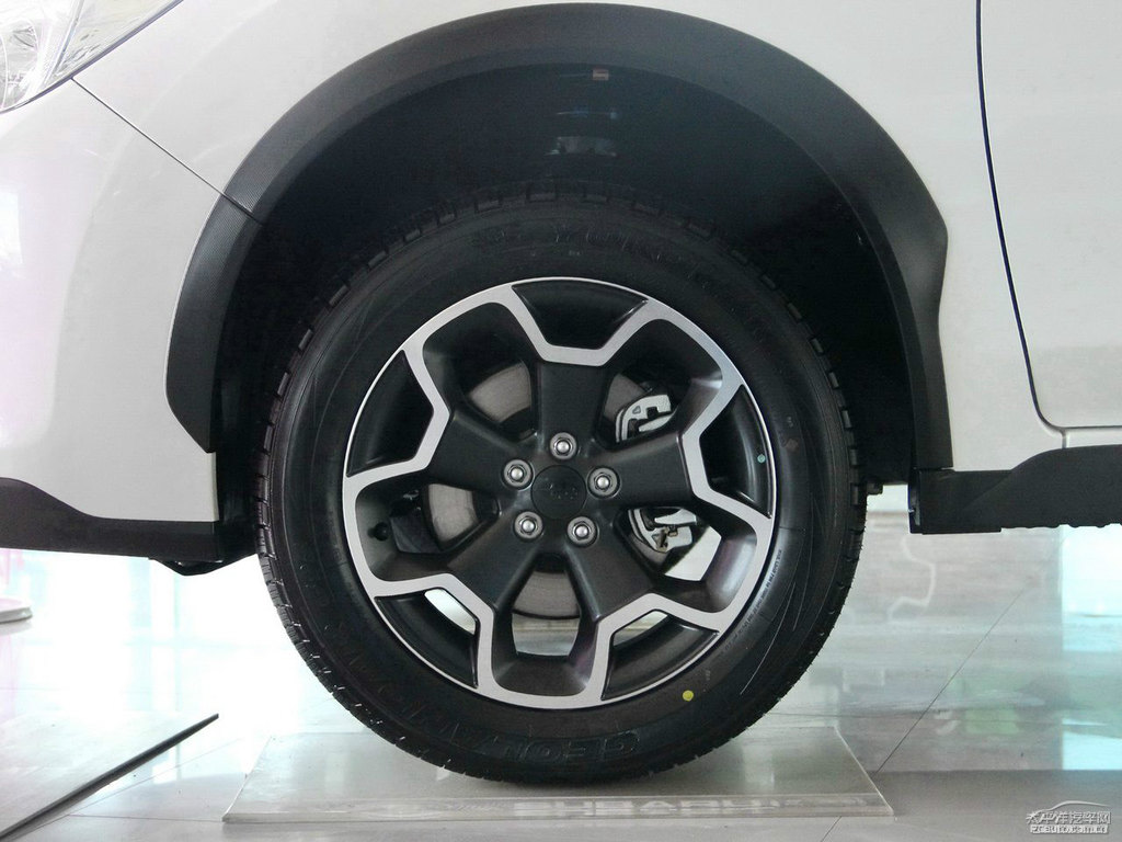 珍珠綢緞白斯巴魯XV車身外觀圖片