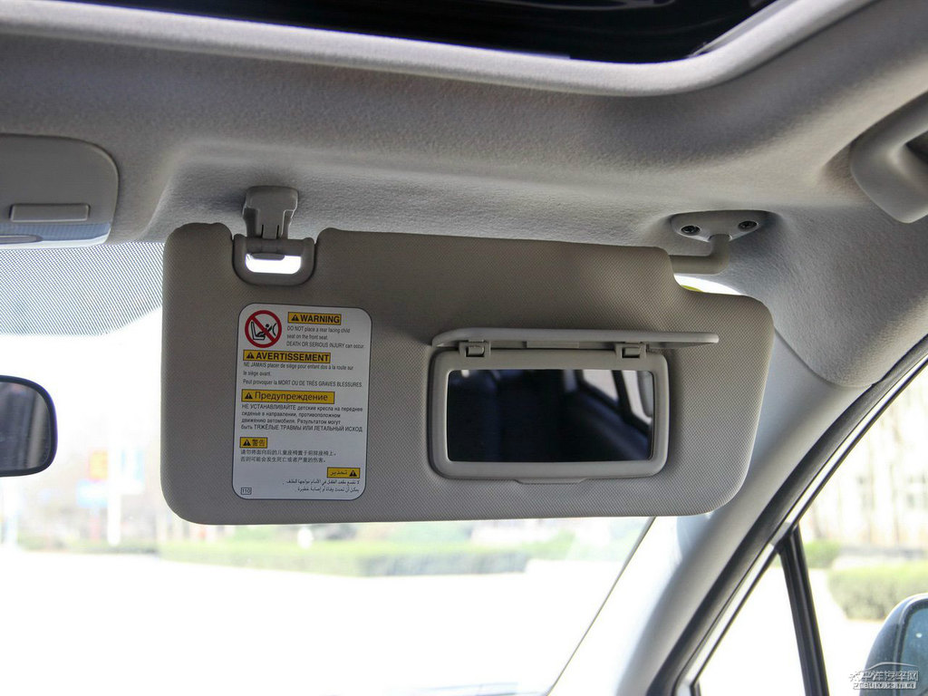 珍珠綢緞白斯巴魯XV車廂內(nèi)飾圖片