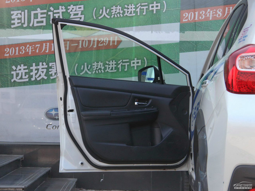 珍珠綢緞白斯巴魯XV車廂內(nèi)飾圖片
