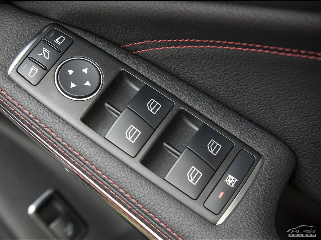 奔馳GLA(海外)內(nèi)飾高清大圖