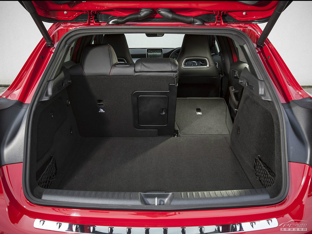 奔馳GLA(海外)空間高清大圖