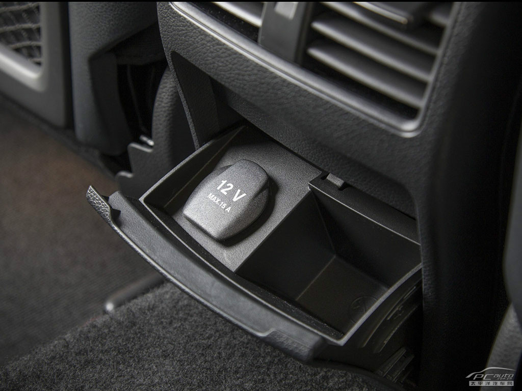 奔馳GLA(海外)內(nèi)飾高清大圖