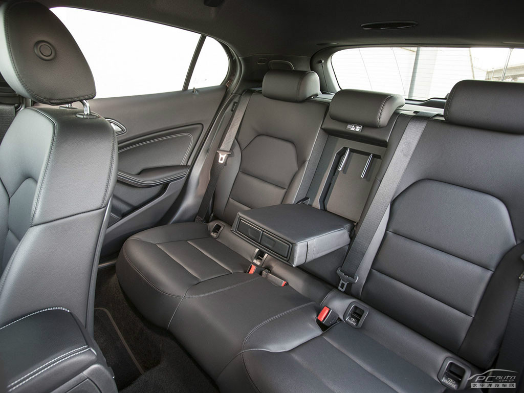 奔馳GLA(海外)空間高清大圖